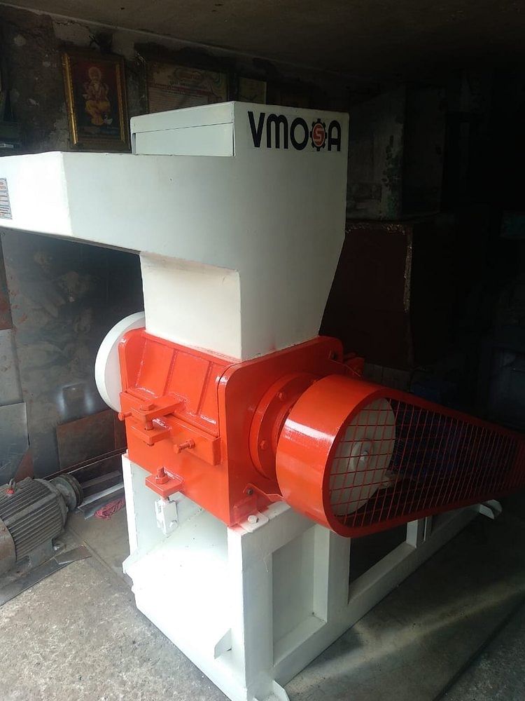 Plastic Scrap Grinder Machine, Blade Size: 12-30 Inch, Capacity: 70-300 Kg/Hr