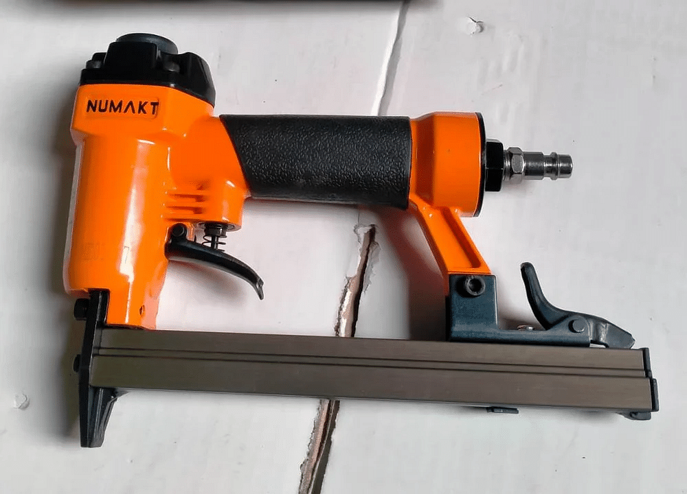 Pneumatic Brad Nailer