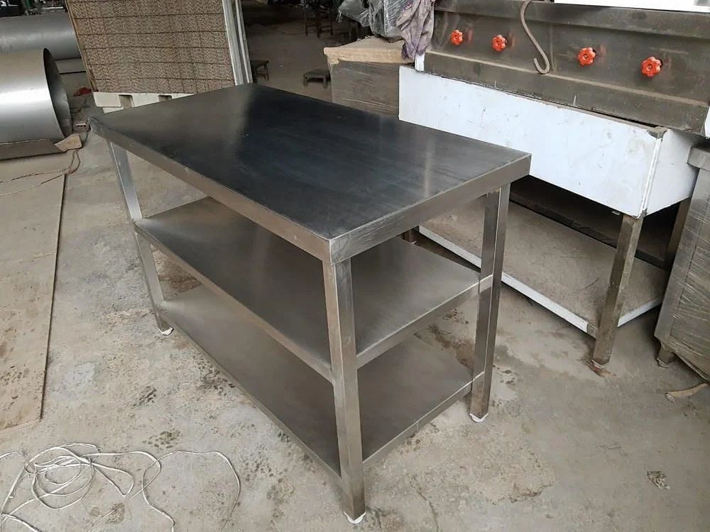 Polished Stainless Steel Square Table, For Restaurants