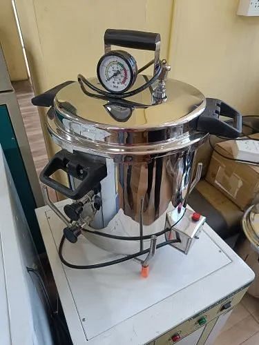 Portable autoclave