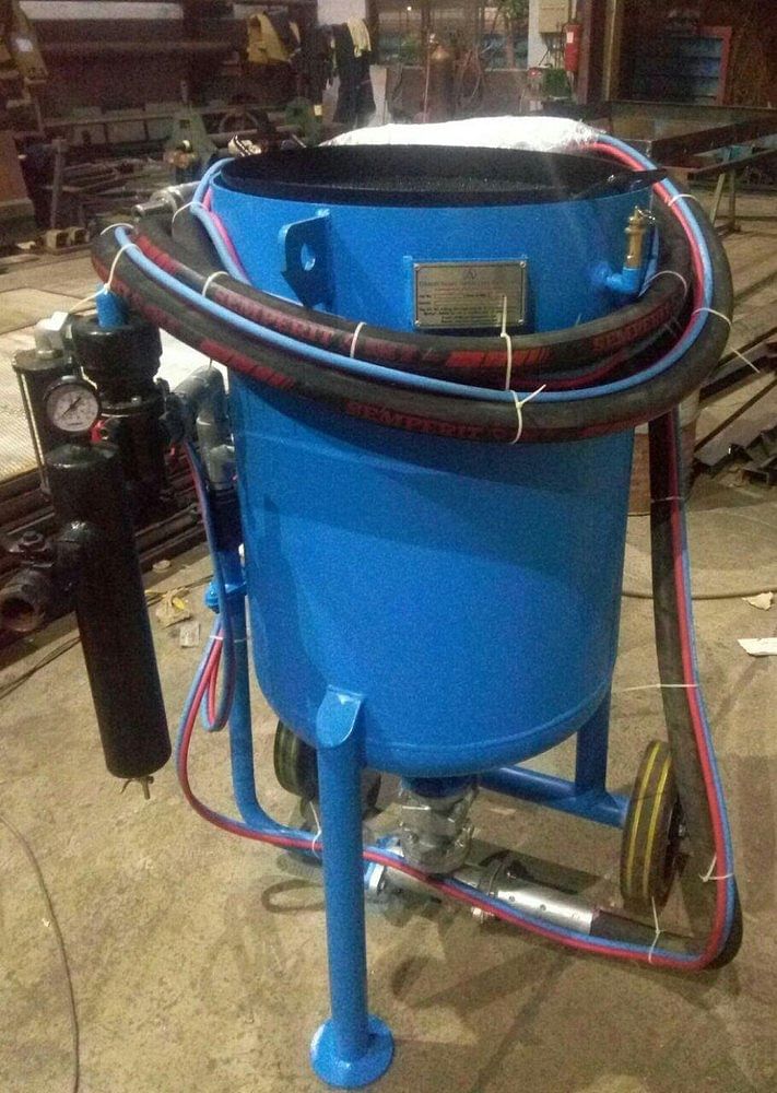 Portable Sandblasting Hopper, 1000 Kg, 7 Hp