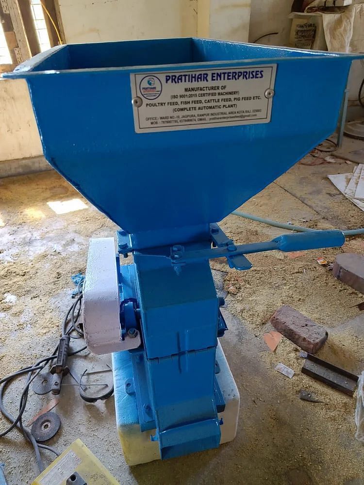 Poultry Feed Making Machine Lowest Price, 700 Kg/Hr