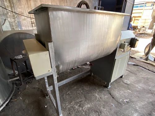 Powder Vertical Horizontal Ribbon Blender 300 Kg, For Industrial, Capacity: More than 1000 liters