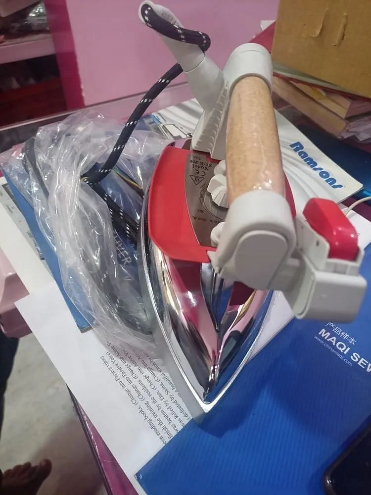 Power(Watt): 1000 W STP Electric Iron