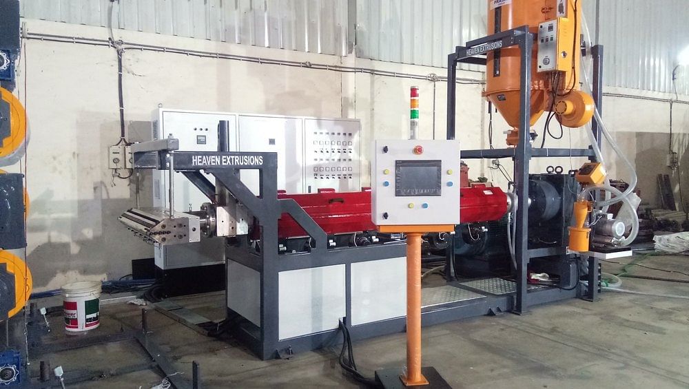 PP/HDPE Sheet Extrusion Line Machine, Capacity: 200 kg/hr