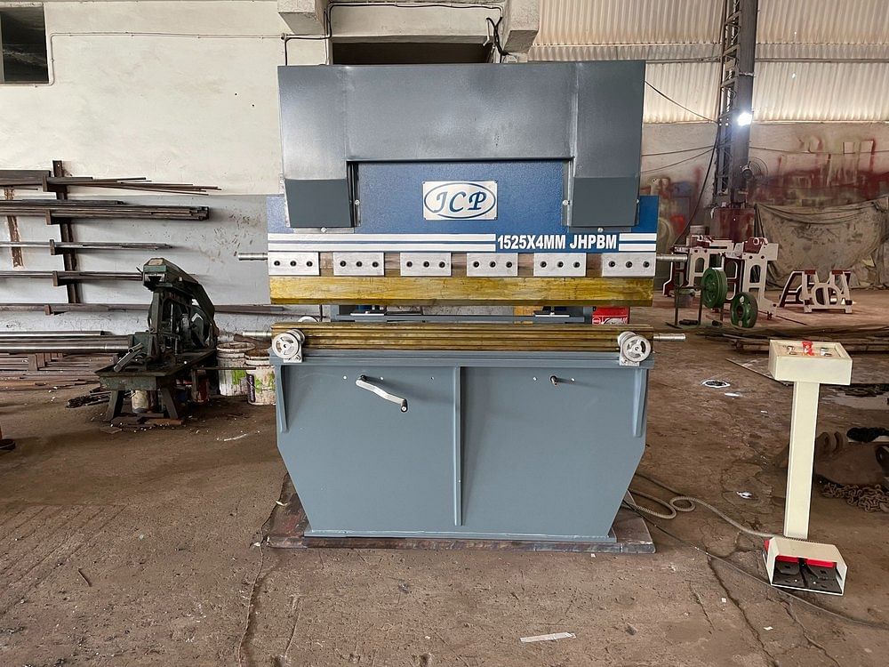 Press Brake Machine, For Industrial, Automation Grade: Semi-Automatic