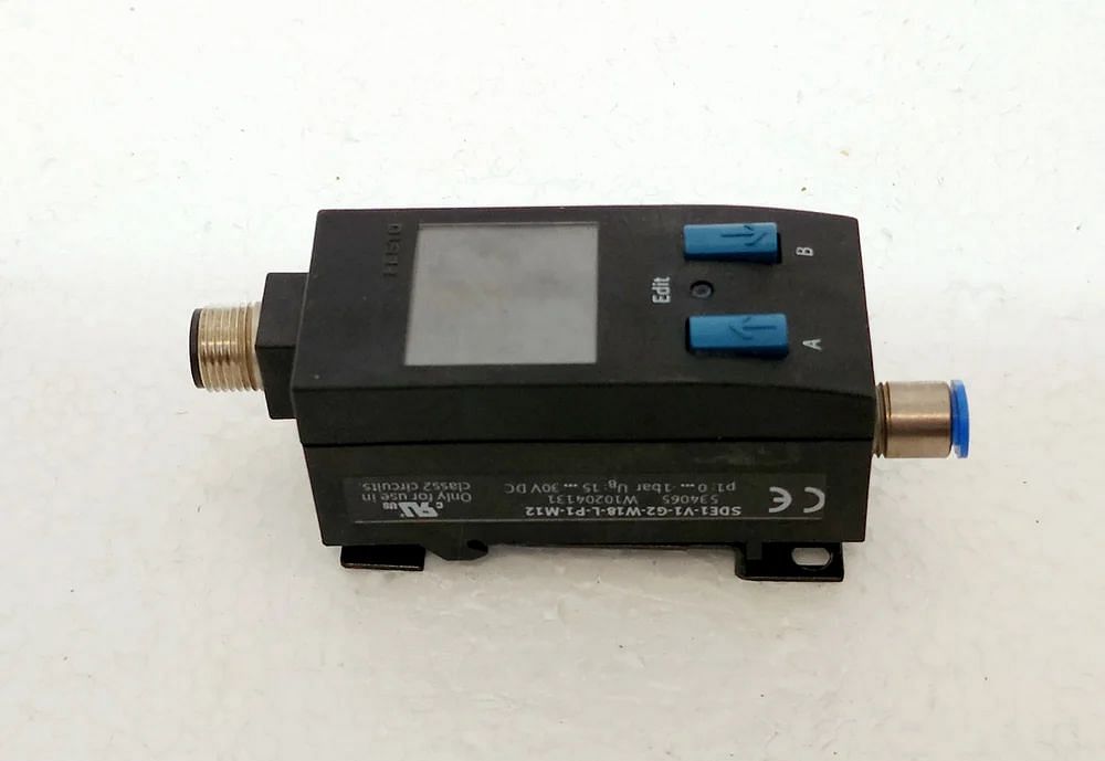 PRESSURE SENSOR FESTO SDE1-V1-G2-W18-I-P1-M12 PRESSURE SENSOR 534062 / 0...1 BAR