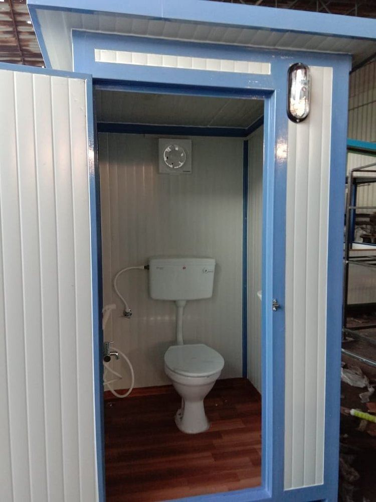 Puff Panel Executive Toilet