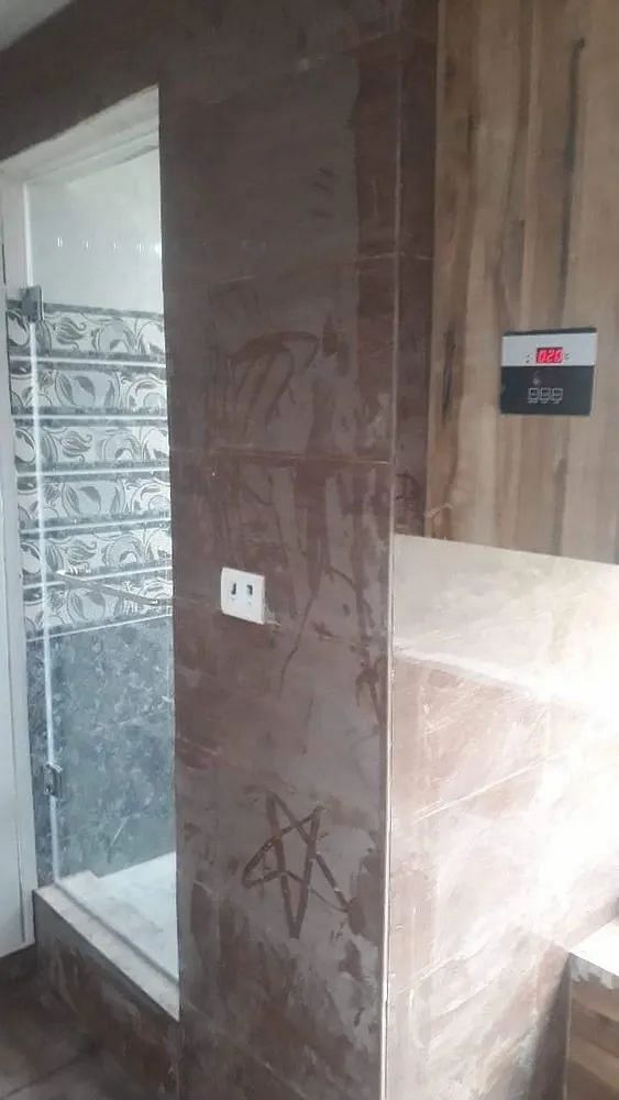 Quasay Wall To Glass Openable Enclosed Shower