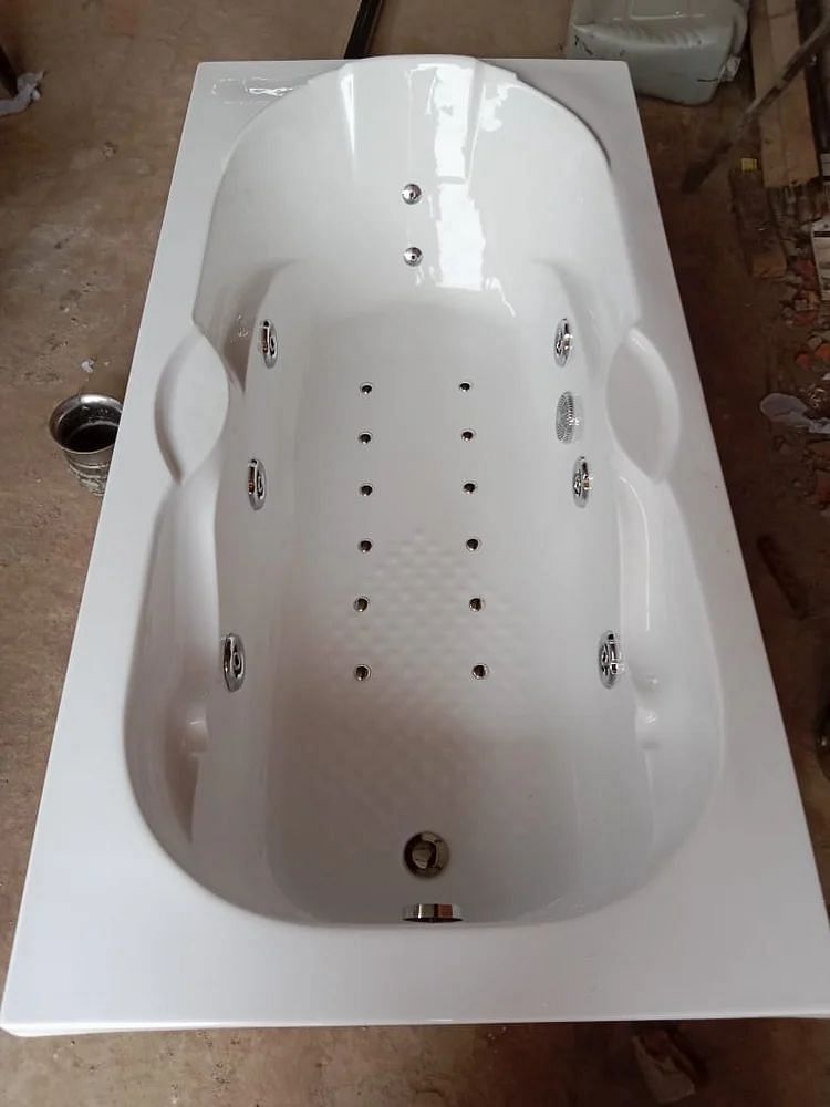 Quasay White Acrylic Jacuzzi Bathtub, For Bathroom, 1650mm * 760mm