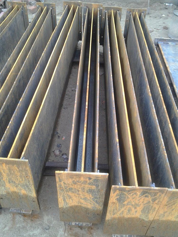 Ready Made Prestressed PCC Cement Boundary Slab Mould, Thickness: 50mm, Size: 2150x300x50mm