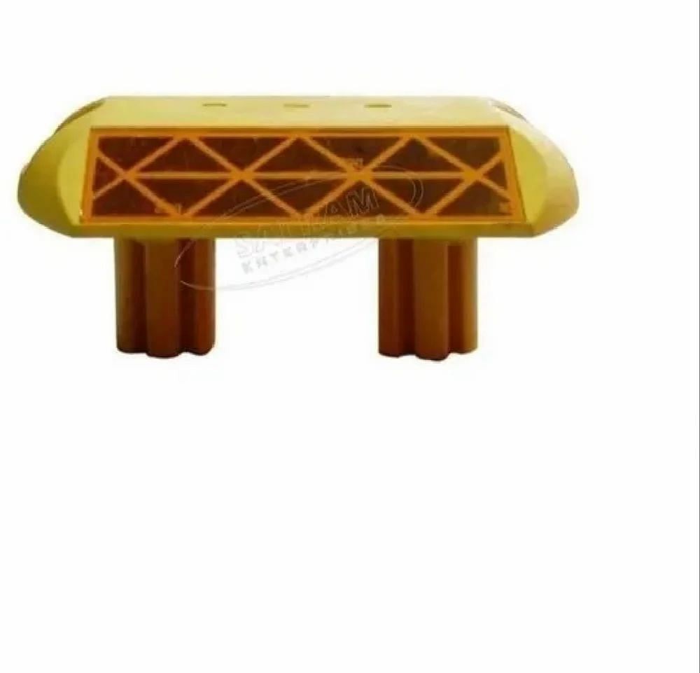 RED/White/Yellow ABS Body 3m Road Studs With Moulded Shank, Model Name/Number: SRE-IM-147, Size: 90x100x17 mm