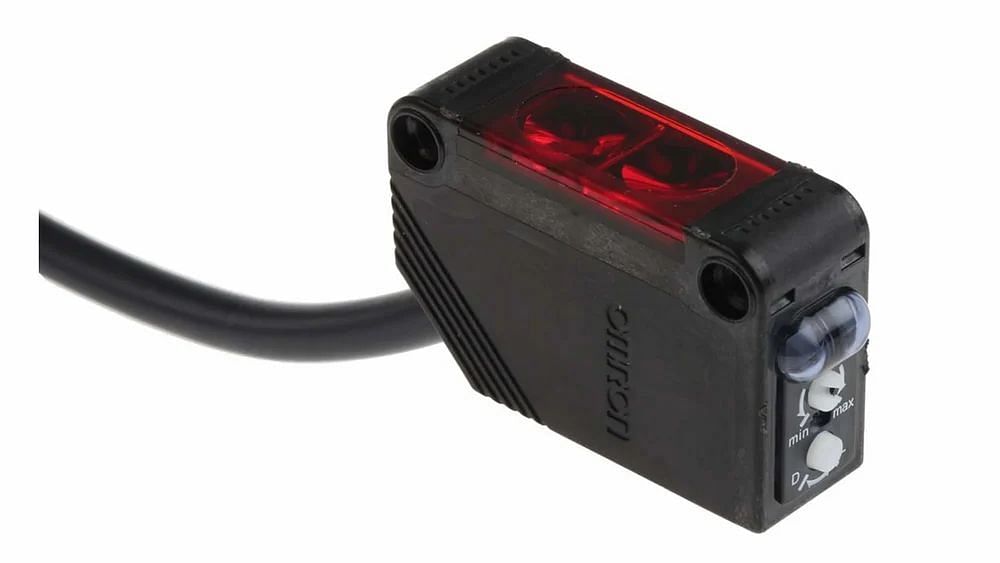 Retroreflective Omron E3Z-R61 2M Photoelectric Sensor