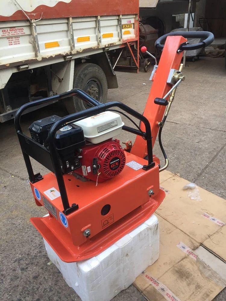 Reverse/Forward Plate Compactor Avc50