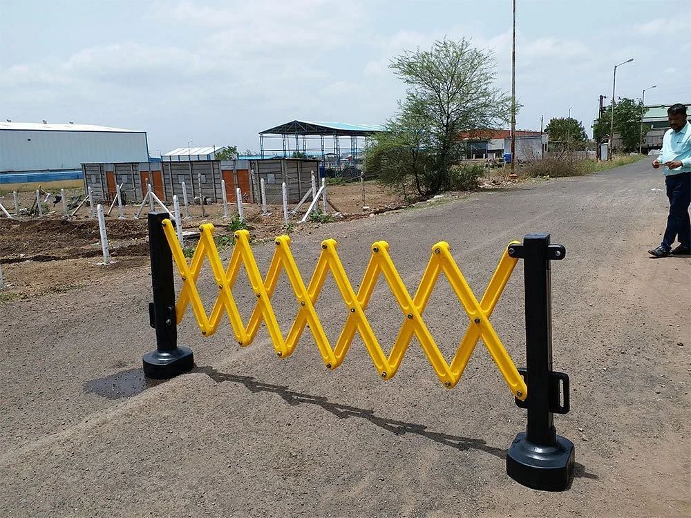 Road Safety 2.5 m Expandable Barricade