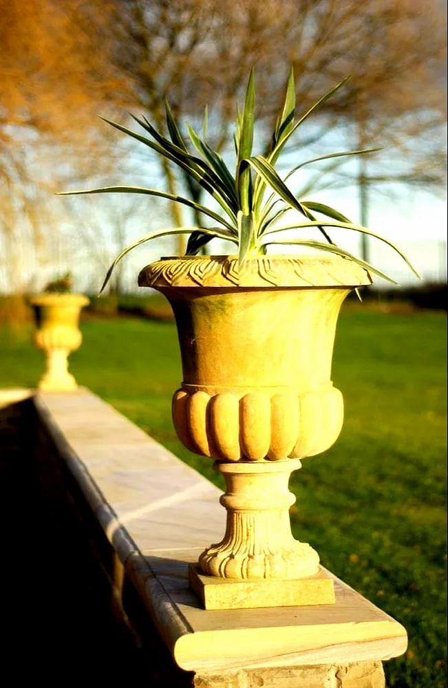 Round Planter Pink Sand Stone, Size: Height 2 Feet Dia 1 Feet