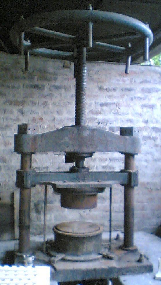 Sagger Press machine