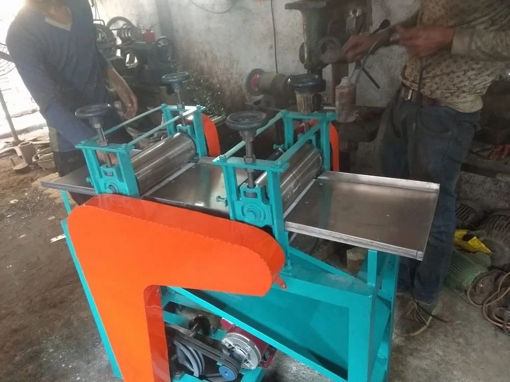 Samosa Patti Making Machine, 2 hp Motar, Capacity: 200 Pic Pr /Hr