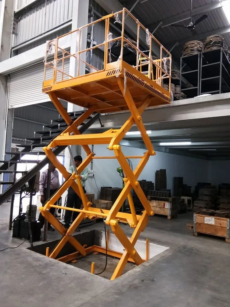 Scissor Lift Platform, Working Height: 6 ft, Capacity: 2 ton