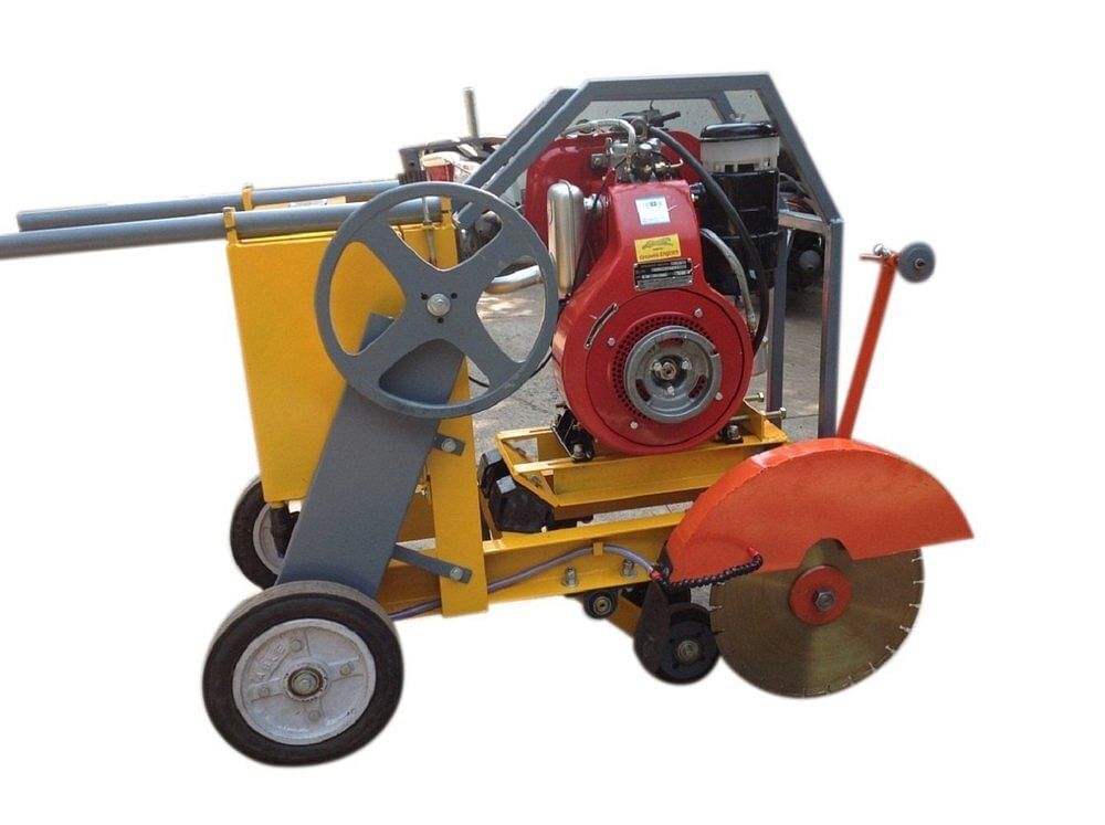 Semi Automatic Concrete Cutting Machine With Greaves Engine, Chain Drive, Capacity: 5-6 Inches