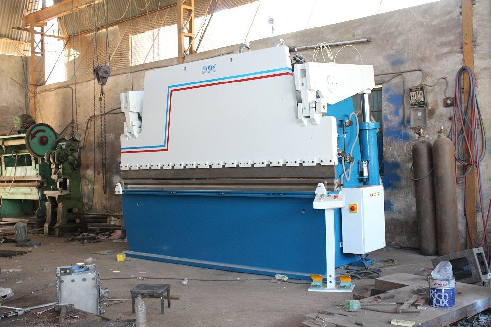 Semi-Automatic Hydraulic Press Brake Machine, for Industrial