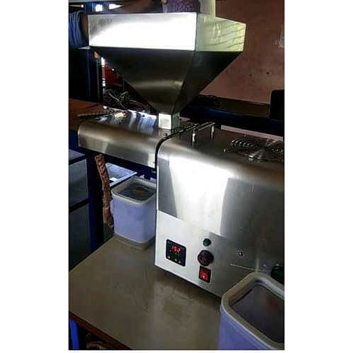 Semi-Automatic Kurkure Oil Extruder Machine, Output: 50-100 Kg/hr