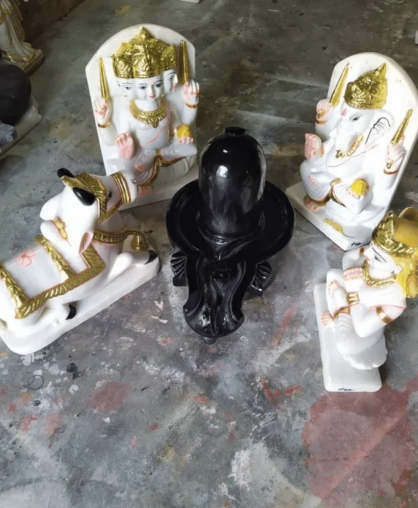 Shiv Parvati Statues, Temple