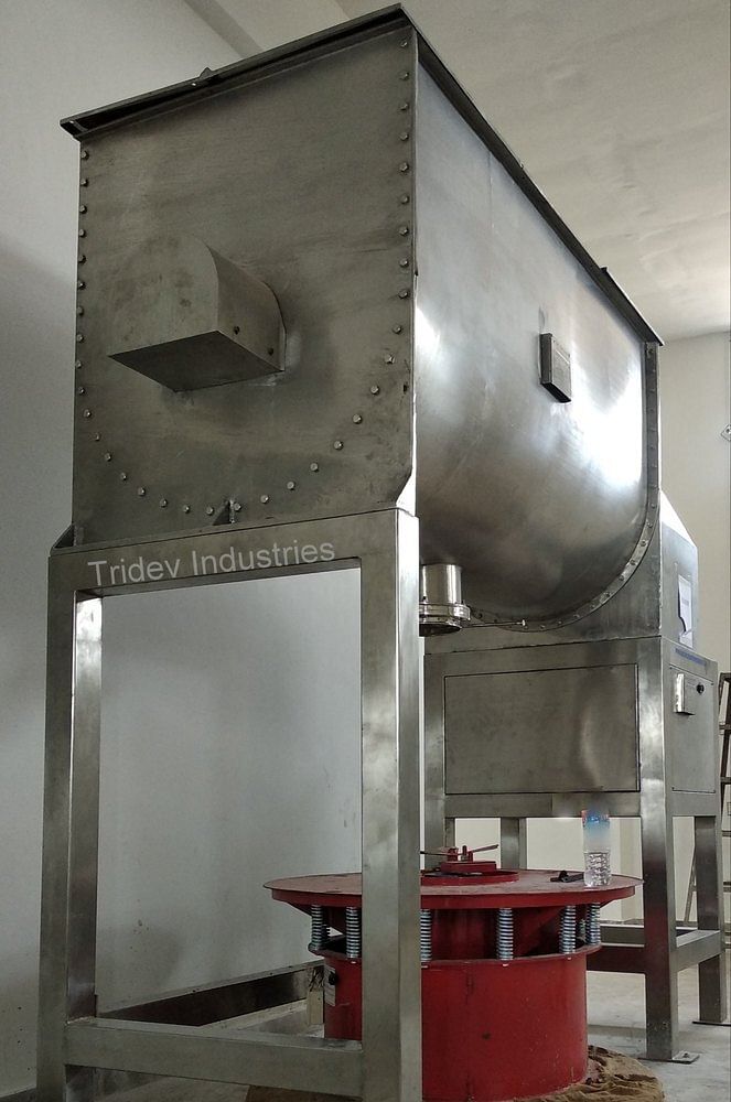 Ss U Pharma Ribbon Blender, Capacity: 1000 kg, Model Name/Number: trb2000