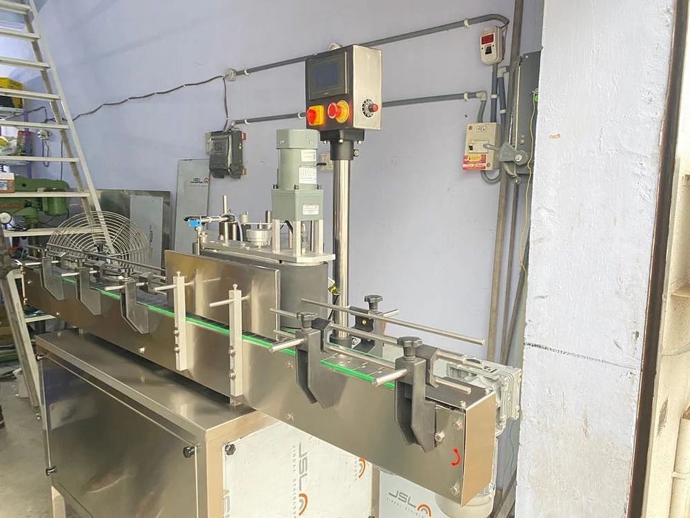 SS304 50 Hz Fully Automatic Sticker Labeling Machine, Plc Based Servo, Capacity: 3600 Bph