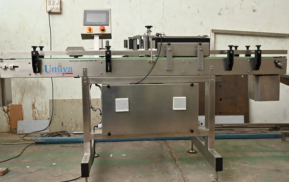 SS304 Flat Round Bottle Labeling Machine, For Sticker Labelling, Capacity: 120BPM