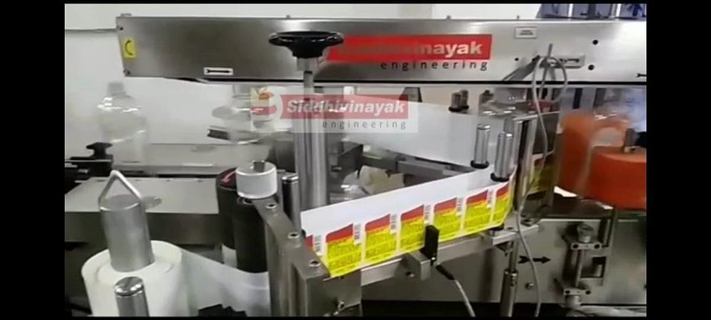 S.S.304 Up To 100bpm Round Sanitizer Bottle Labeling Machine, Model Name/Number: Svisl, Capacity: 60-100