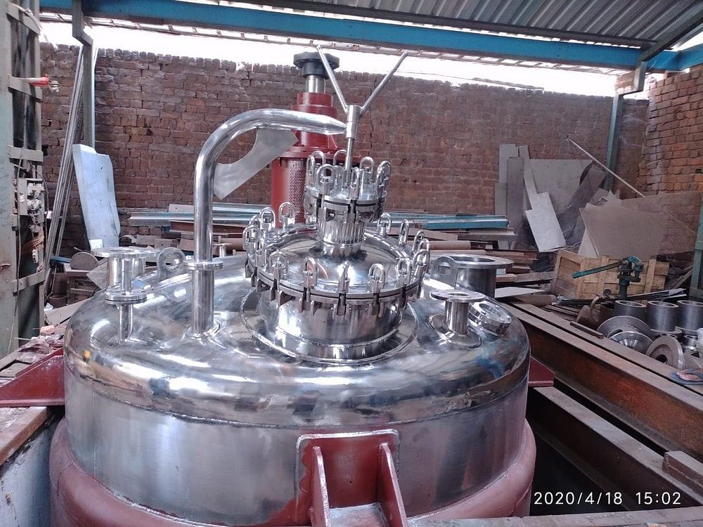 Stainless Steel 4 kg Reaction Vessel And Tank, Material Grade: SS304, 500-1000 L