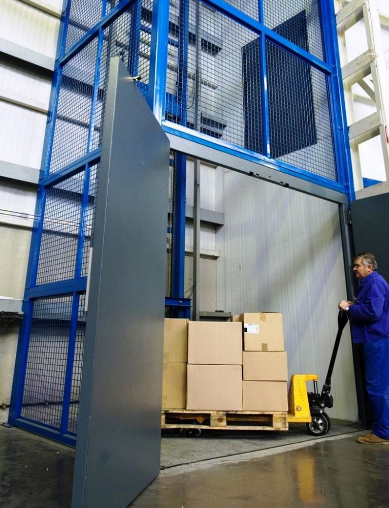 Stainless Steel Industrial Elevators, for Warehouses, Capacity: 3-4 ton