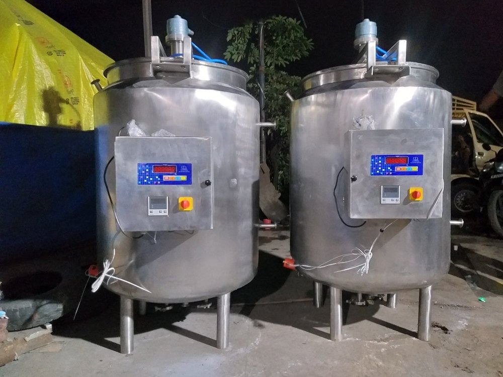 Stainless Steel Liquid Mixing Tank, Automation Grade: Semi-Automatic