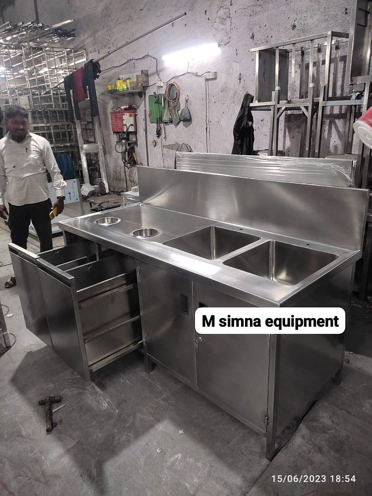 Stainless Steel Plate Wash Sink & Garbage Table