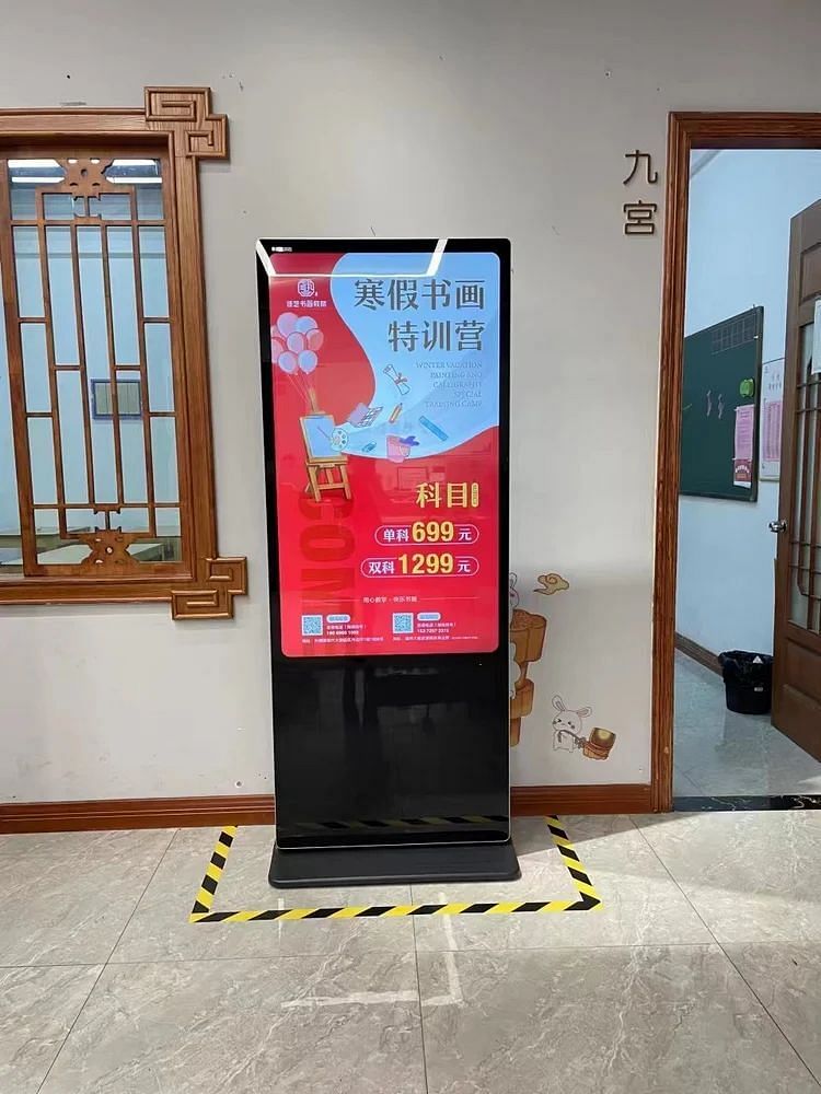 Stainless Steel Rectangle Free Standing Digital Signage, Contrast Ratio: 3000:1