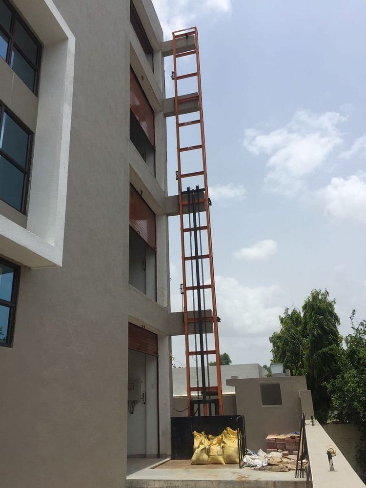 Stainless Steel Single Mast Goods Lift, Capacity: 4-5 Ton