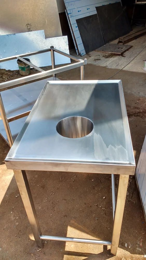 StainleSs Steel Ss Dish Landing Table With Chute