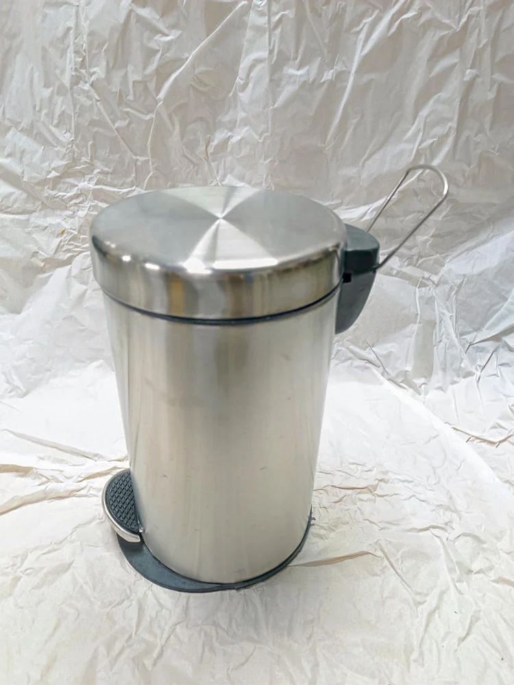 Stainless Steel Ss Plain Pedal Dustbin, For Office, Capacity: 7 L