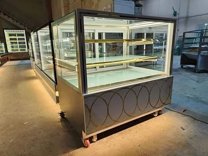 Stainless Steel Table Top Refrigerator, For Bakery, 200 L