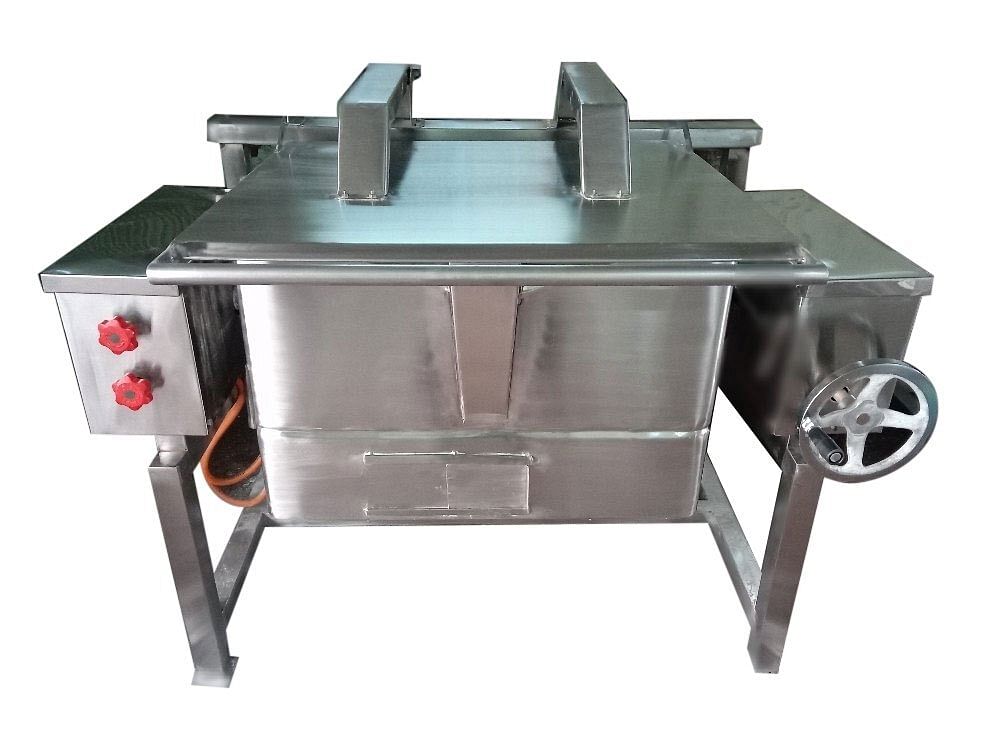 Stainless Steel Tilting Bratt Pan, For Restaurant, Capacity: 150 Liter