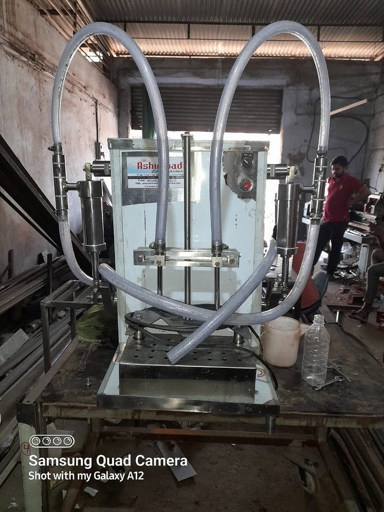 Table Top Liquid Filling Machine