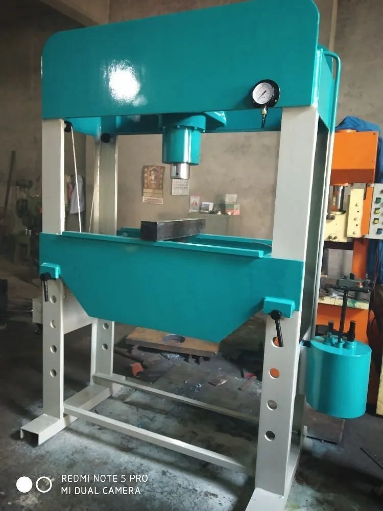 Tempu Blue Mahindra Gray Iron Hydraulic hand press, Capacity: >100 Ton