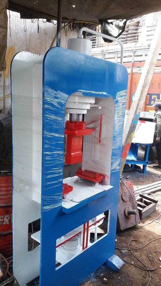 Tiles Making Machines, Capacity: 200 Ton