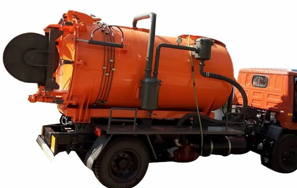 Truck Mounted Sewer Suction Machine, Capacity: 2000 L