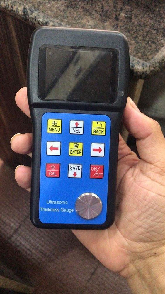 Ultrasonic thickness gauge