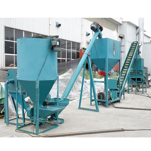 Vertical Poultry Feed Making Machine, 800-1000 kg per hr