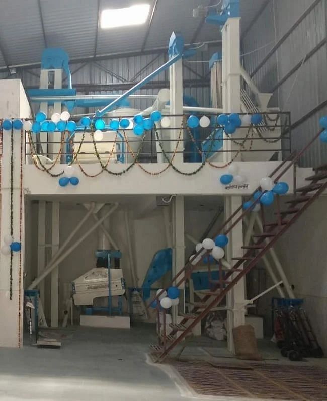 VIJAY Automatic Flour Mill, Capacity: 250 KG/HR