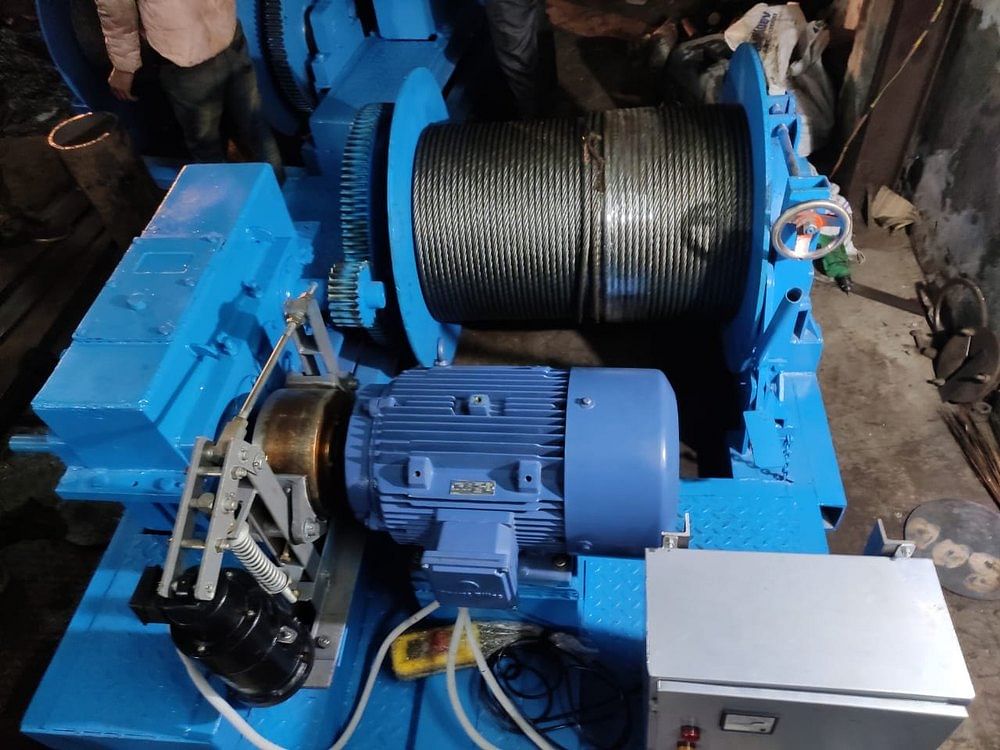 VSI 3 Phase Electrical Winch Machine, For Pulling