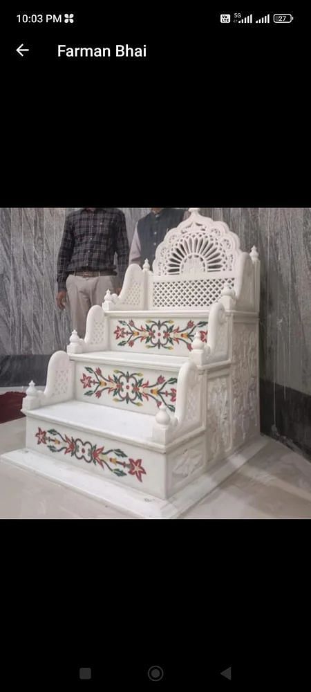 White Masjid Mimber, Design: Carved